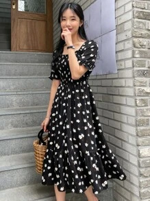 DAZY Đầm xếp ly lưng chéo in hoa, trang phục đi nghỉ mát bèo nhún cho nữ, lễ Phục sinh - màu đen - Xem 1