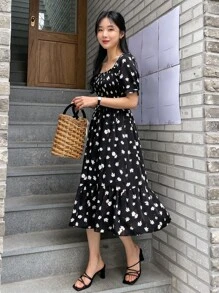 DAZY Đầm xếp ly lưng chéo in hoa, trang phục đi nghỉ mát bèo nhún cho nữ, lễ Phục sinh - màu đen - Xem 3