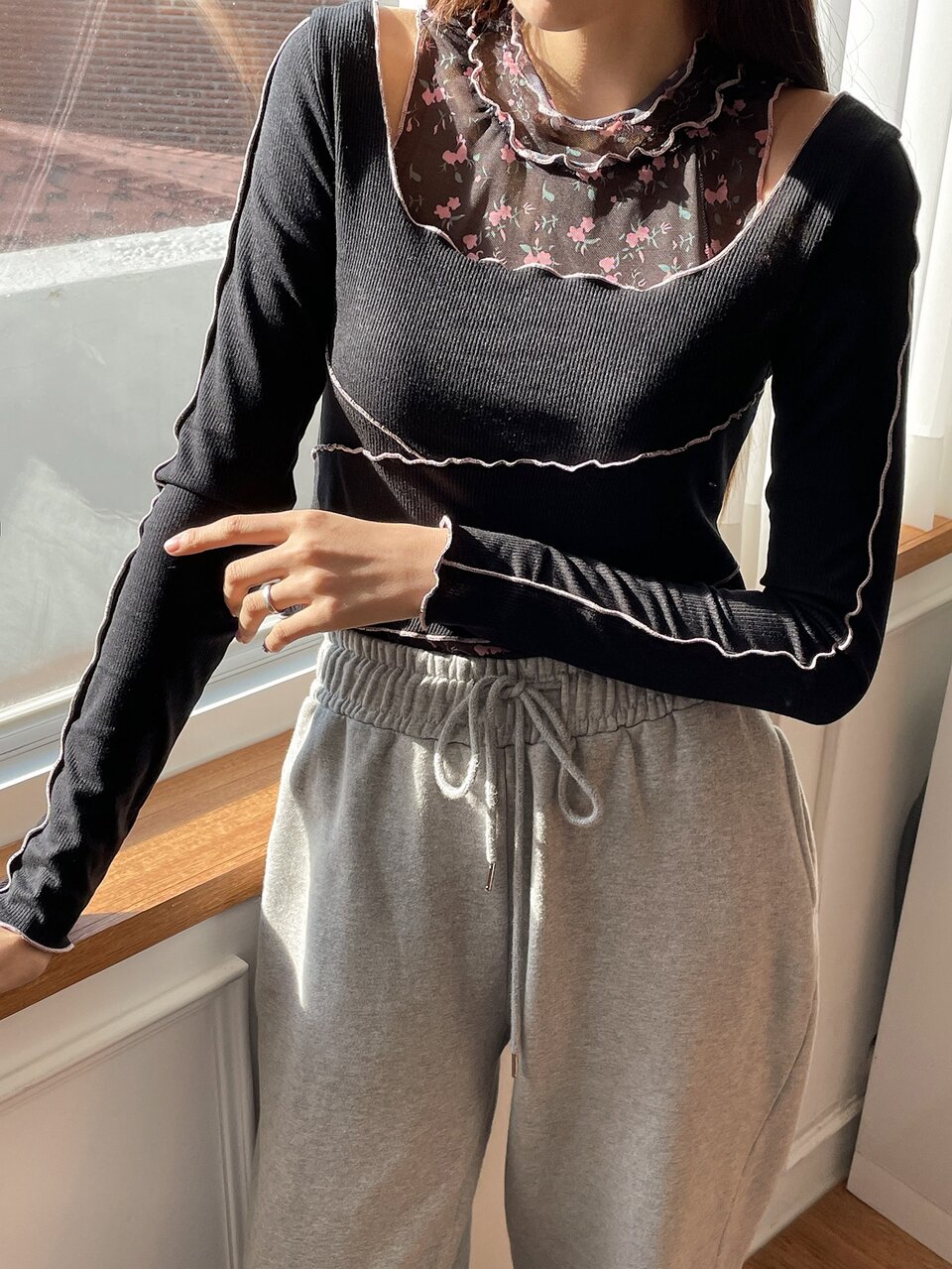 Contrast Topstitching Tee & Ditsy Floral Lettuce Trim Top