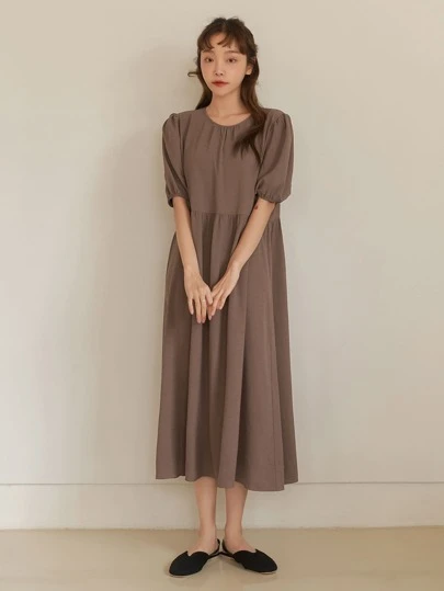 DAZY ソリッド キーホールバック ドレスの画像