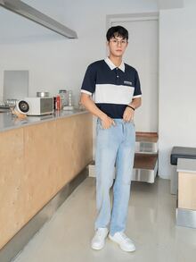 Manfinity 男士斜口袋毛邊牛仔褲 - 淺色水洗藍 - 查看 4