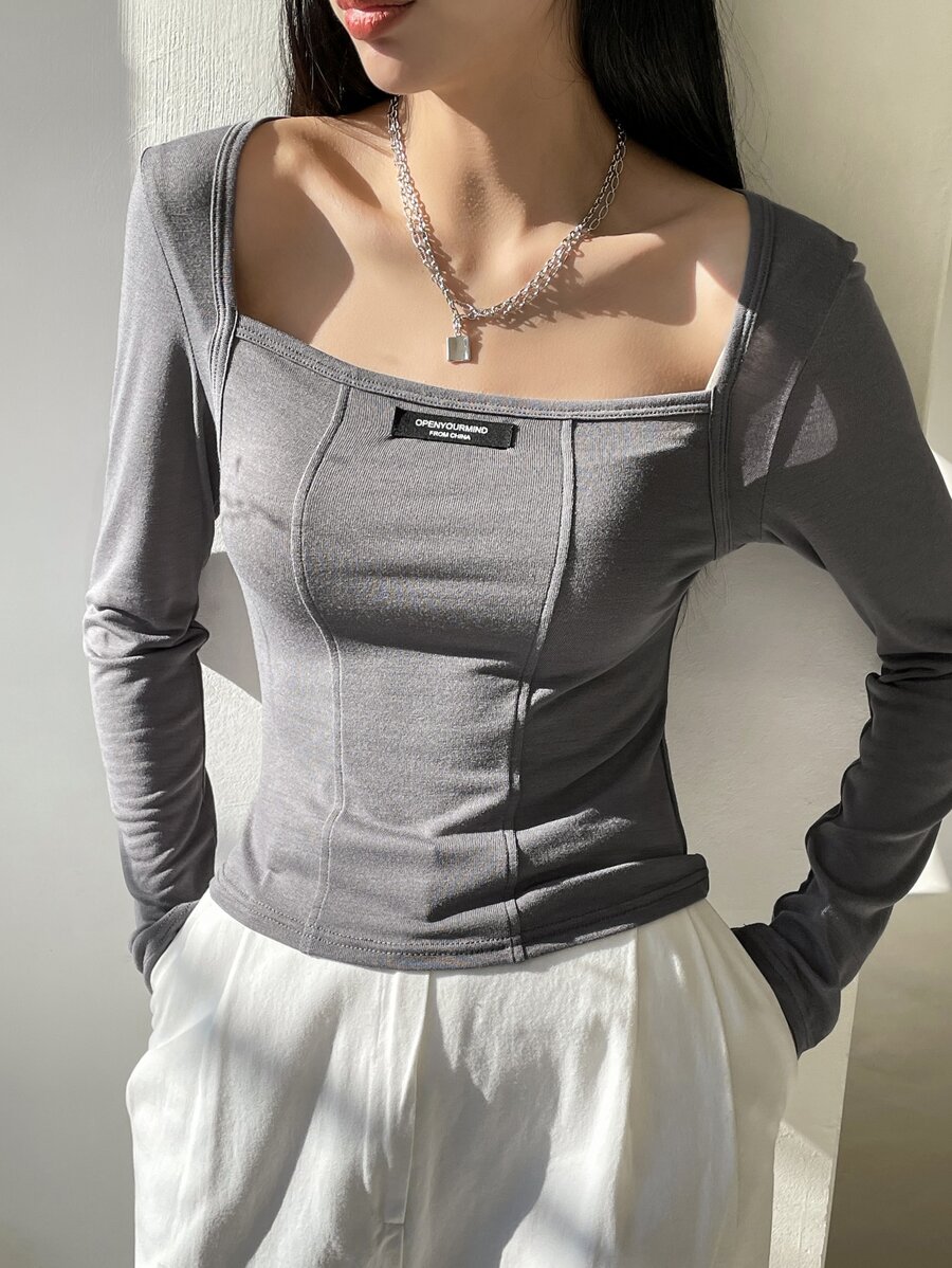 DAZY Áo thun cổ vuông tay dài có họa tiết chữ, quần áo nữ mùa thu - Màu xám đen - Xem 1