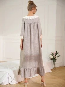 Vestido de dormir con estampado bajo con fruncido