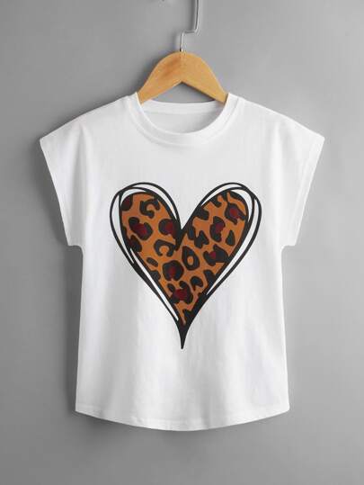 تي شيرت بطباعة القلب ونمط فهدي للبنت
