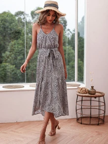 Vestido de tirantes con estampado con cinturón bajo con fruncido