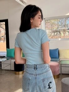 DAZY 前紐扣華夫格編織短款素色T恤 - 淺藍色 - 查看 2