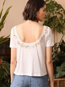 SHEIN Frenchy 大圓領花卉刺繡T恤 - 白色 - 查看 1