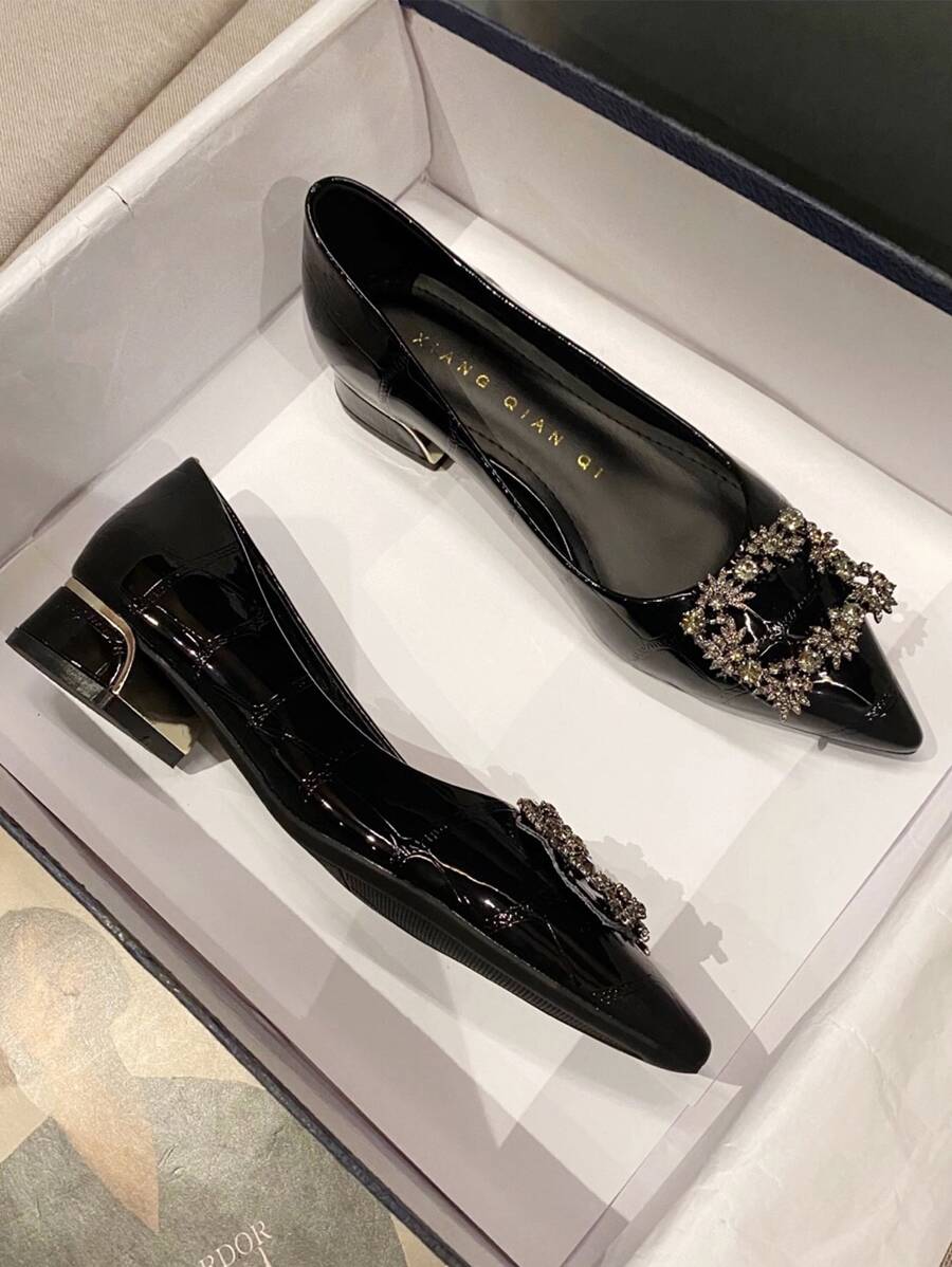 水鑽裝飾鱷魚壓紋尖頭平底鞋 - 黑色 - 查看 1