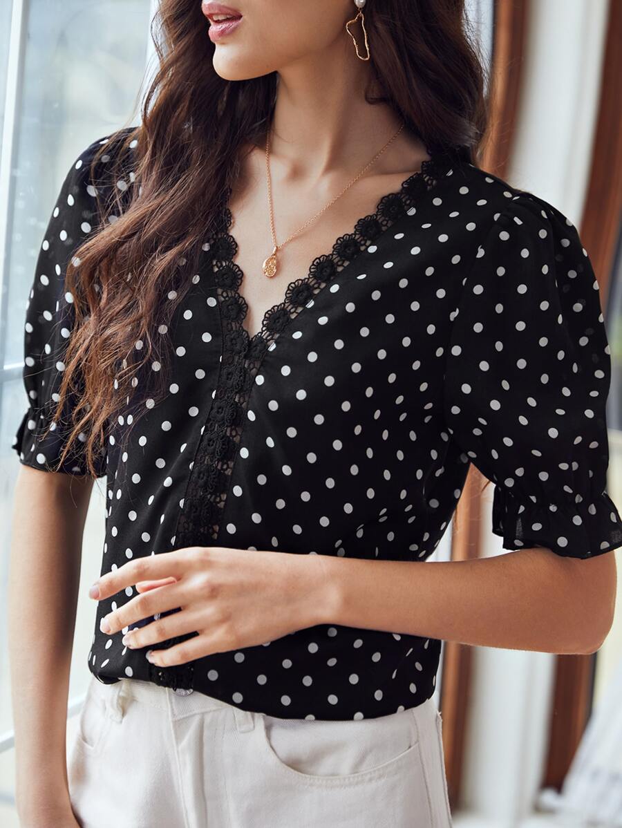 SHEIN Frenchy 波卡圓點荷葉袖蕾絲邊上衣 - 黑色 - 查看 1