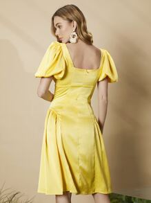 SHEIN 後拉鍊泡泡袖緞面連衣裙 - 黃色 - 查看 2