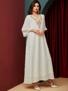 Al Najma 花卉圖案荷葉袖珍珠釘珠阿拉伯連衣裙 - 白色 - 查看 3