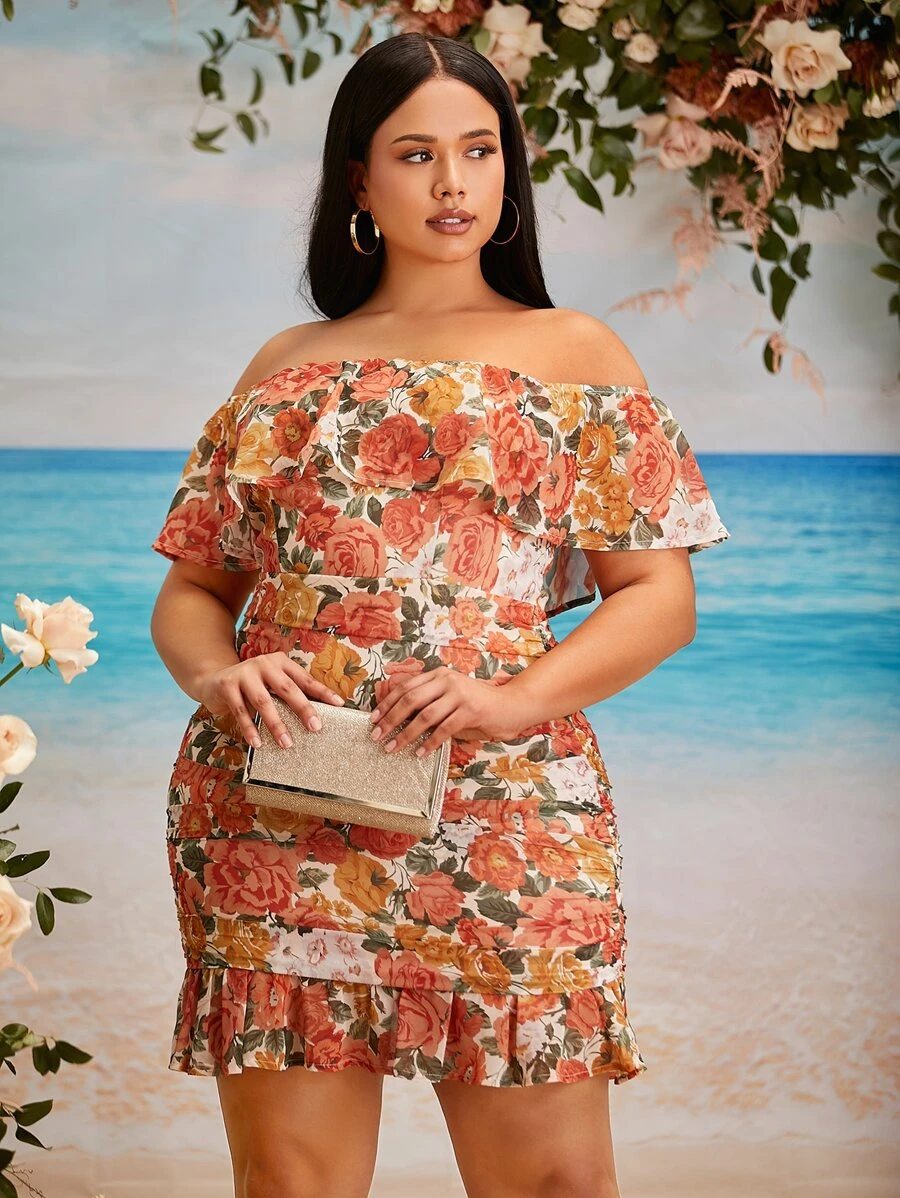 SHEIN Belle 大碼滿版印花一字肩荷葉邊褶邊雪紡洋裝 - 彩色 - 查看 1