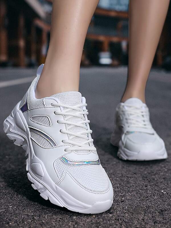 Zapatillas Chunky Con Plataforma Y Diseño Holografico Zapatillas Chunky Con Plataforma Y Diseño Holografico