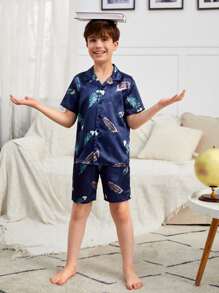 SHEIN 男孩1入組羽毛印花緞面襯衫和1入組短褲睡衣套裝 - 藏蓝色 - 查看 5