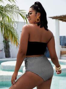 Slaydiva Conjunto de bikini a rayas y traje de baño de 2 piezas con bottom fruncida de talle alto - Blanco y Negro - Ver 2