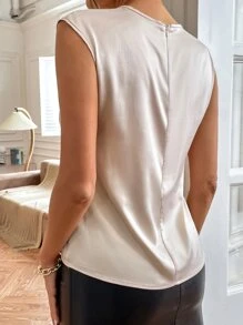 SHEIN Privé 纯色无袖缎面衬衫，无袖上衣 - 杏色 - 查看 2