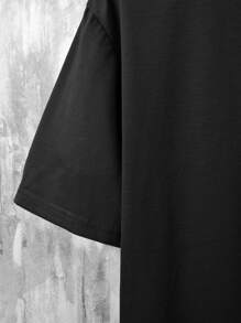 Manfinity Roghcode Men Japanese Letter Graphic Tee - Black - View 5