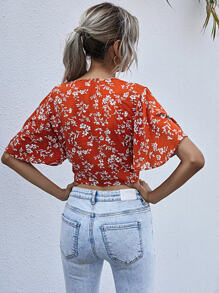 SHEIN Frenchy Allover Floral Tie Front Crop Top - Red - View 2