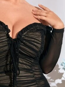 SHEIN Privé 大碼褶邊木耳邊繫帶一字肩網紗緊身洋裝 - 黑色 - 查看 6