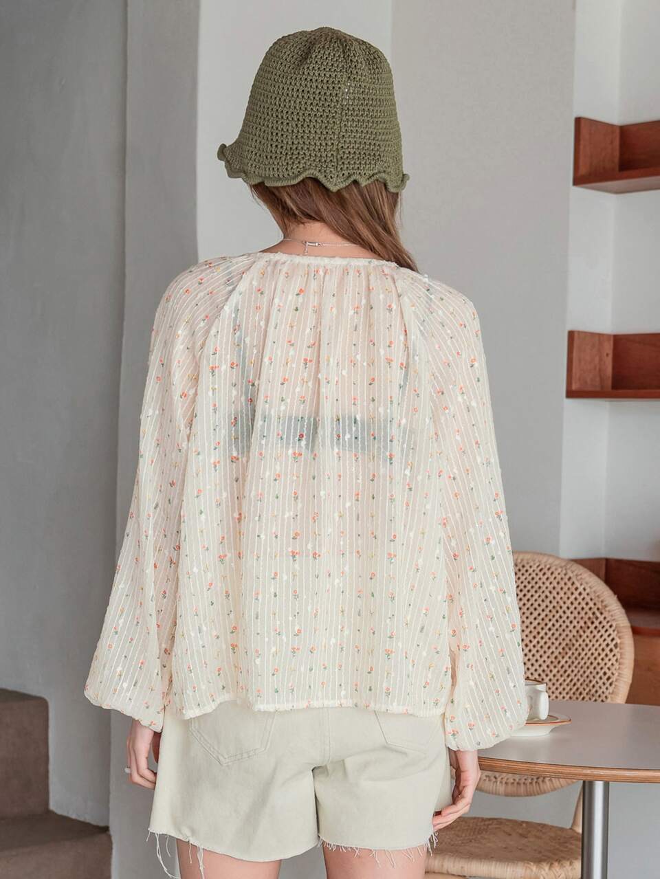 Ditsy Floral Lantern Sleeve Blouse