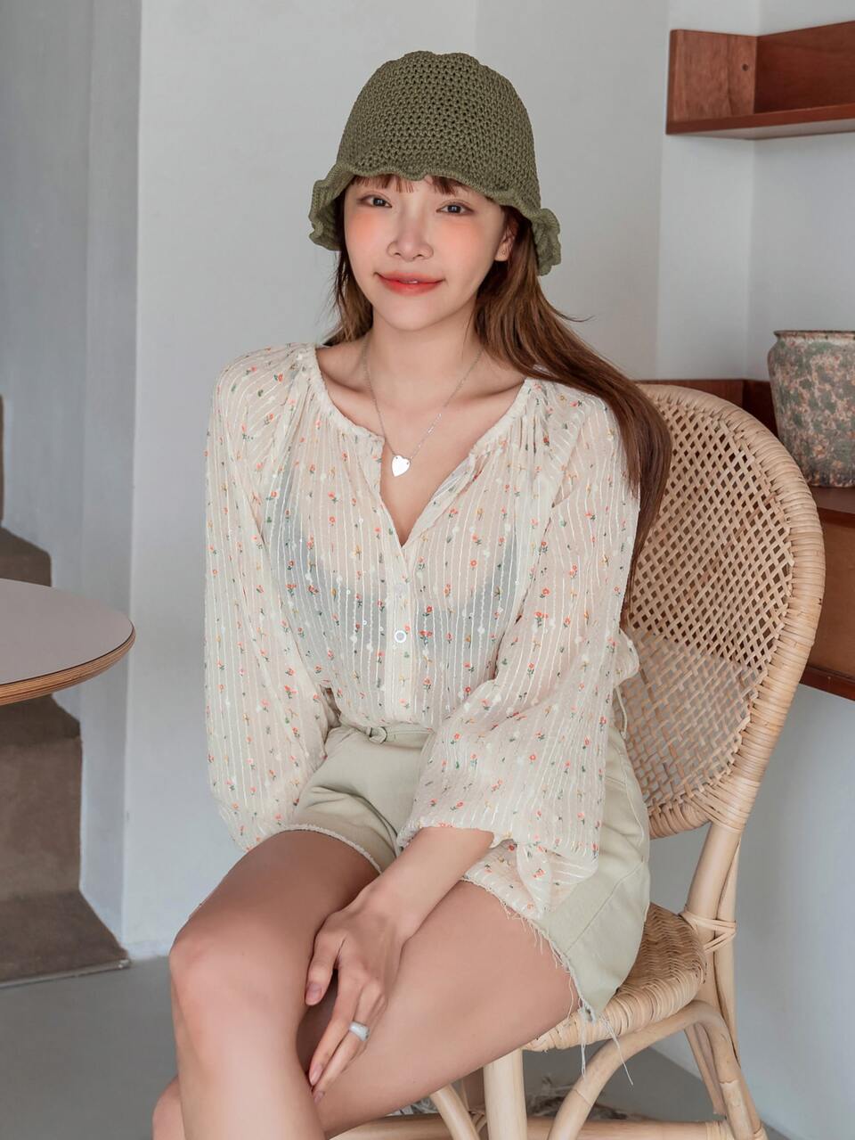 Ditsy Floral Lantern Sleeve Blouse
