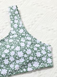 青少年女孩碎花比基尼套装和沙滩裙夏日海滩