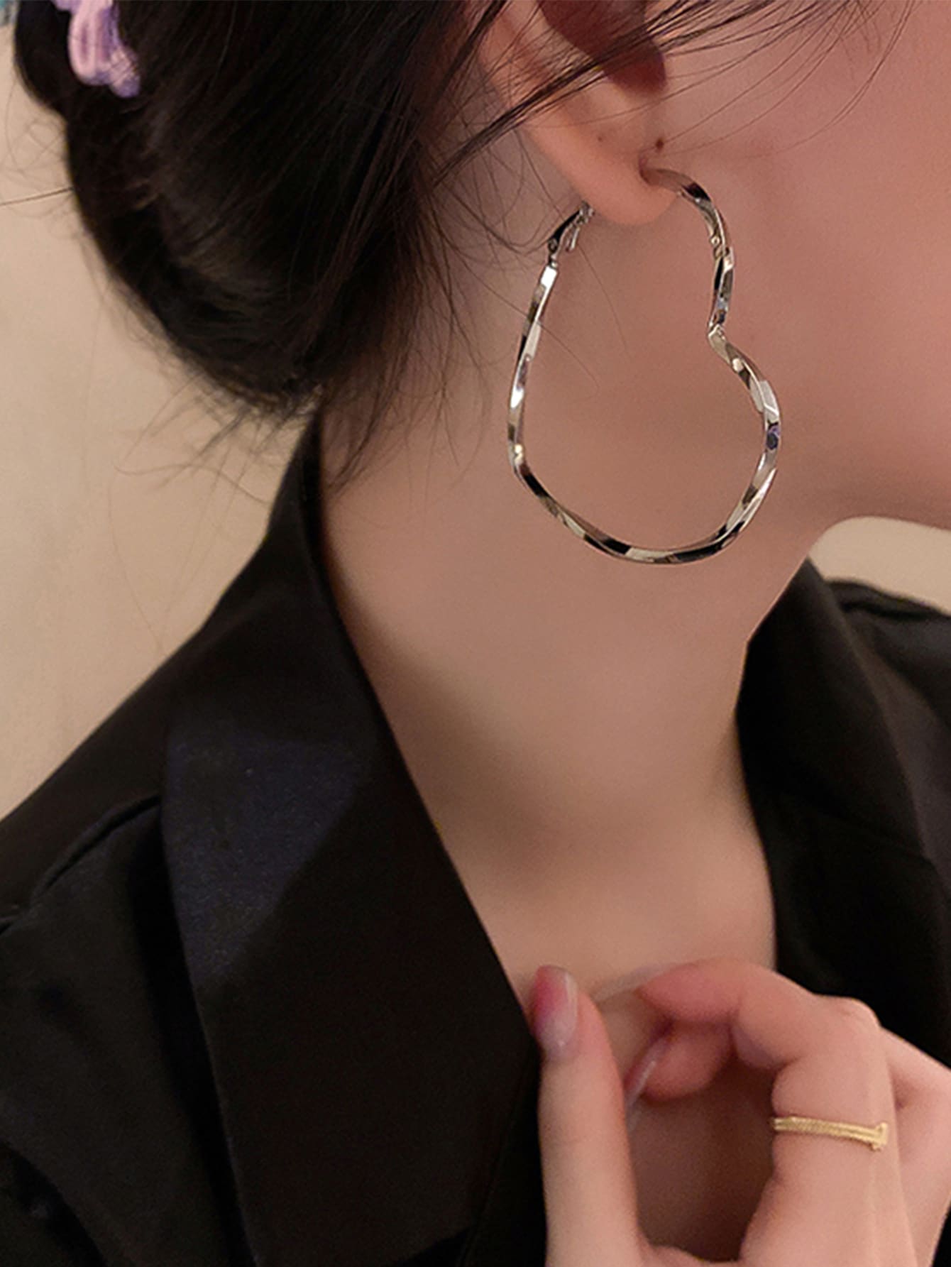 Heart Design Hoop Earrings - Silver - View 1