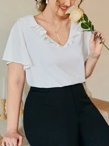 SHEIN Frenchy 大碼素色荷葉邊V領上衣 - 白色 - 查看 4