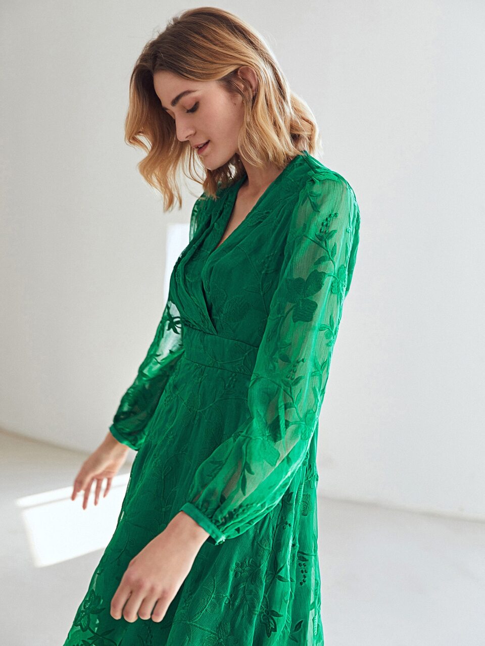 MOTF BALLOON SLEEVE EMBROIDERED DRESS