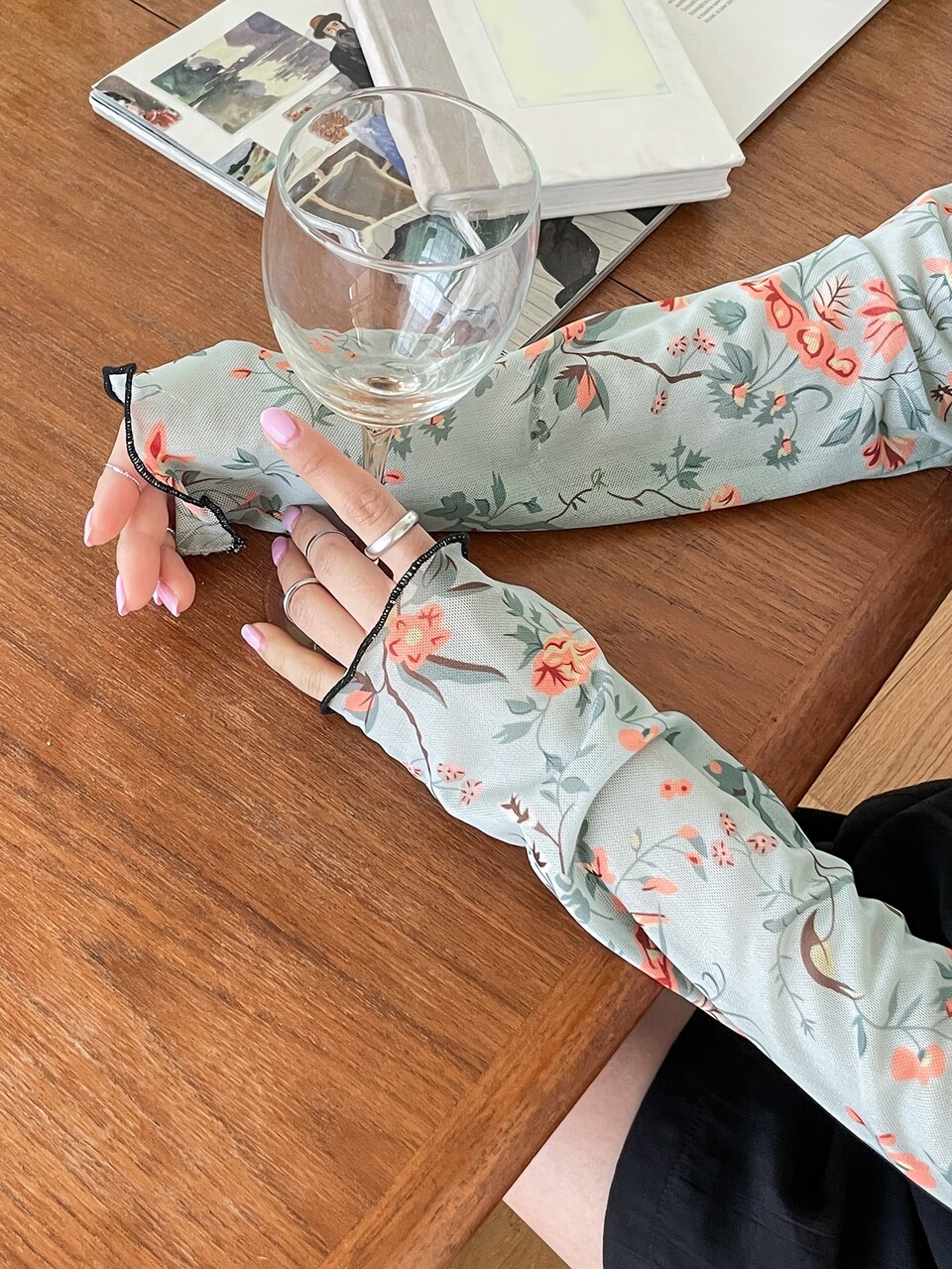 Floral Print Top-stitching Mock Neck Tee
