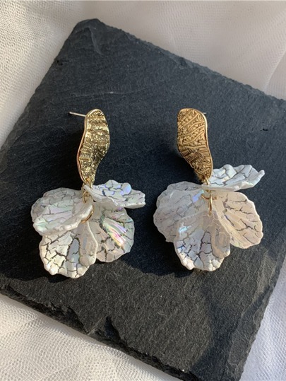 orecchini pendenti in fimo forma fiore bianco - Gioielli - Orecchin