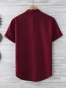 Manfinity Homme 男士前排扣弧形下擺襯衫 - 酒紅色 - 查看 2