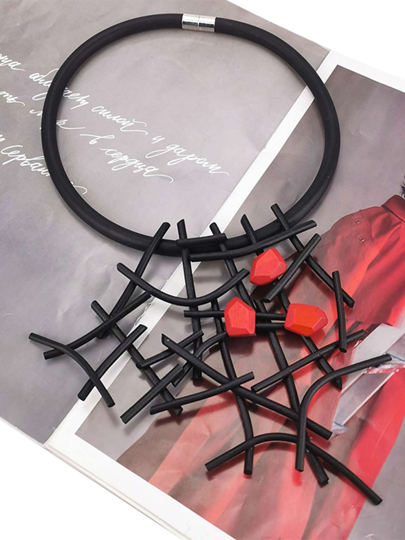 Vòng cổ trang trí hình học bất đối xứng - màu đen - Xem 1