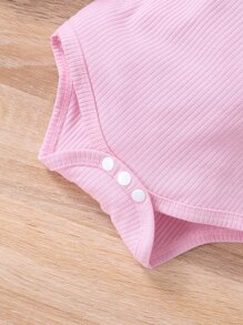 Baby Girl Letter Graphic Ruffle Bodysuit & Floral Bow Shorts & Headband - Multicolor - View 4