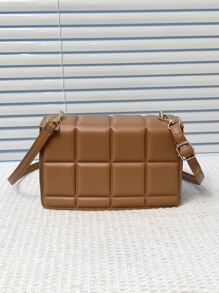 Bolsa cuadrada con diseño de puntada con solapa