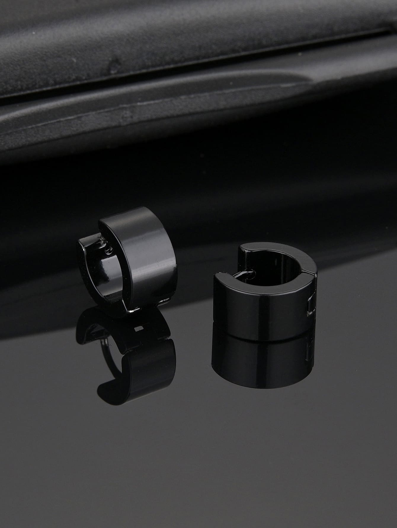 Nam giới thời trang và được ưa chuộng Bông tai dạng vòng đơn giản và sành điệu bằng thép không gỉ để làm quà tặng trang sức và cho vẻ ngoài sành điệu - màu đen - Xem 1