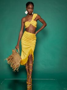 SHEIN VCAY 單肩扭結短款上衣和褶邊流蘇下擺裙子套裝 - 芥末黃 - 查看 2