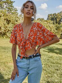 SHEIN Frenchy Allover Floral Tie Front Crop Top - Red - View 4