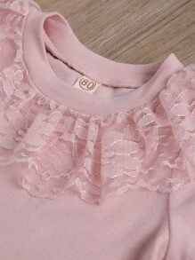 嬰兒蕾絲邊T恤連體衣和蘇格蘭格紋蝴蝶結背帶半身裙和髮箍