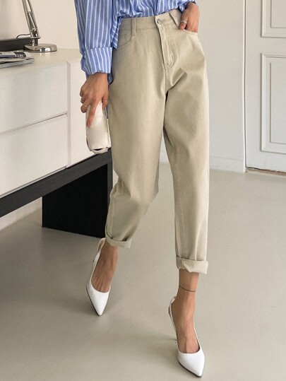 جينز مدبب مقصوص بخصر عالي وجيوب مائلة