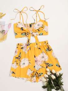 SHEIN VCAY Top de tirante con cordón delantero fruncido floral grande con shorts - Amarillo - Ver 1