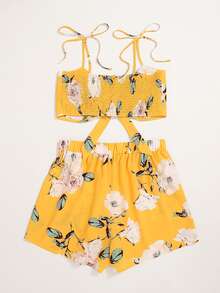 SHEIN VCAY Top de tirante con cordón delantero fruncido floral grande con shorts - Amarillo - Ver 2