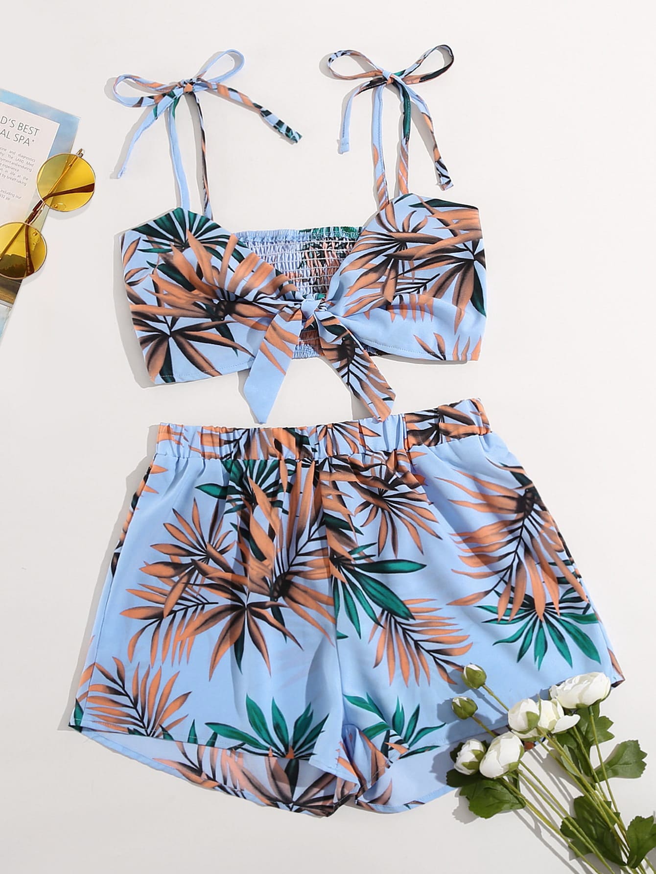 SHEIN VCAY Top de tirantes con fruncido con estampado tropical de hombros con cordón con shorts - Multicolor - Ver 1