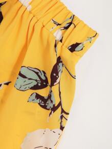 SHEIN VCAY Top de tirante con cordón delantero fruncido floral grande con shorts - Amarillo - Ver 5