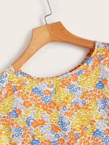 SHEIN 小碎花荷葉袖花邊下擺上衣 - 彩色 - 查看 3