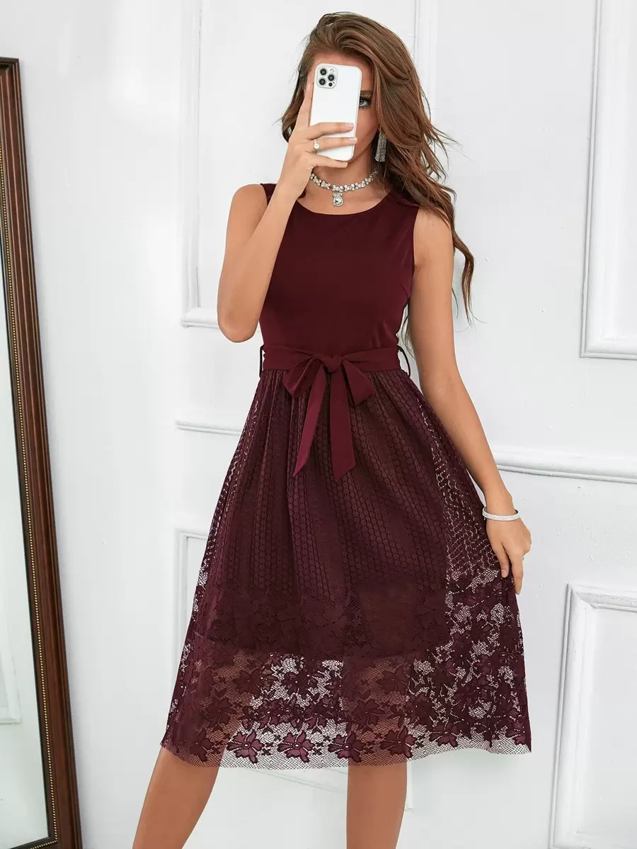 SHEIN Clasi Vestido largo con panel de malla y cinturón para mujeres - Granate - Ver 1