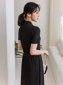 DAZY 高領開岔實色a字裙 - 黑色 - 查看 2