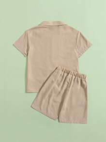SHEIN 青少年男孩休閒短袖襯衫和短褲套裝,純色編織2件套 - 卡其色 - 查看 2