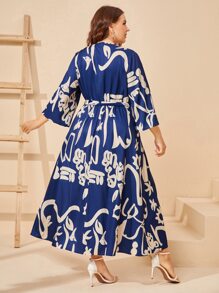 Mulvari 大碼圖案印花交疊領繫腰帶連衣裙 - 藍白色 - 查看 2