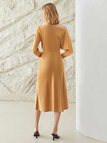 MOTF PREMIUM 不對稱領褶皺洋裝 - 黃色 - 查看 3